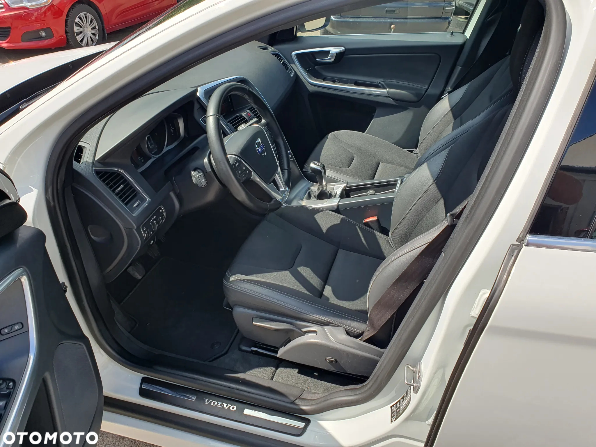 Volvo XC 60 D4 Momentum Pro - 9