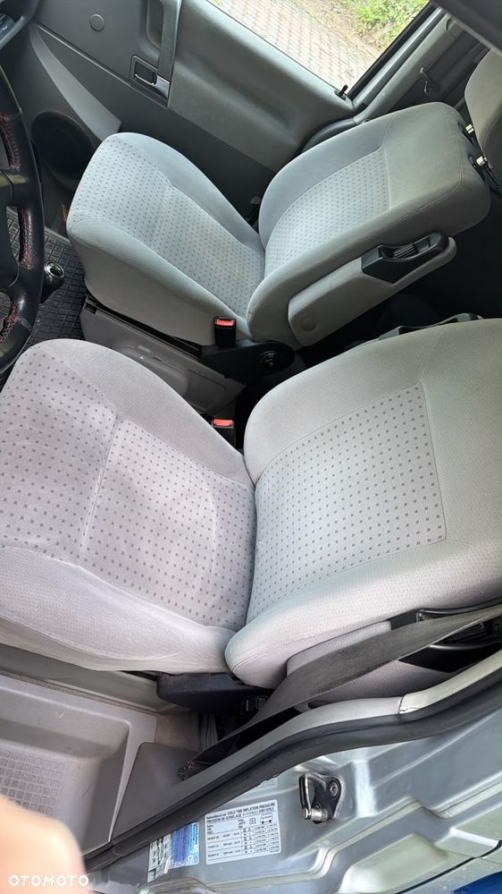 Volkswagen Caravelle - 13