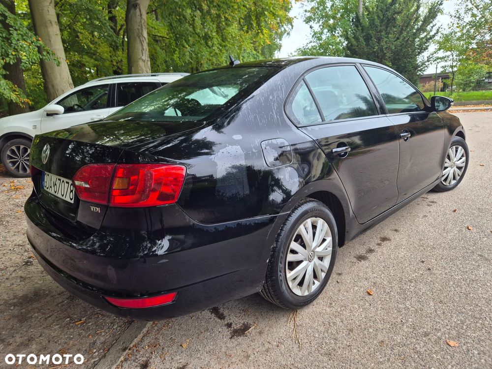 Volkswagen Jetta 1.6 TDI Comfortline - 8