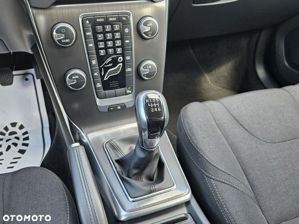Volvo V40 D2 Momentum - 16