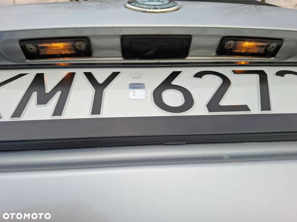 Skoda Octavia 2.0 TDI CR DPF RS - 24