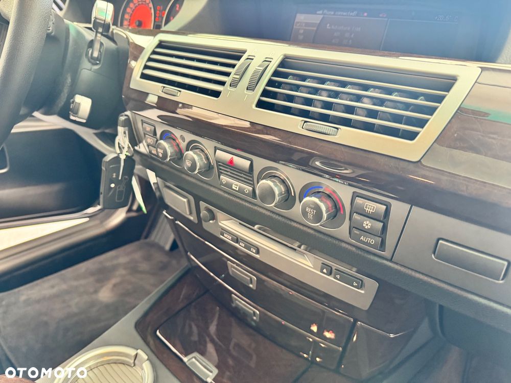 BMW Seria 7 750Li - 23