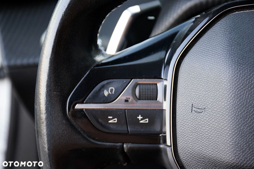 Peugeot 2008 1.5 BlueHDi Allure S&S EAT8 - 17