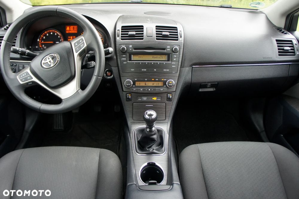 Toyota Avensis 1.8 Comfort - 20