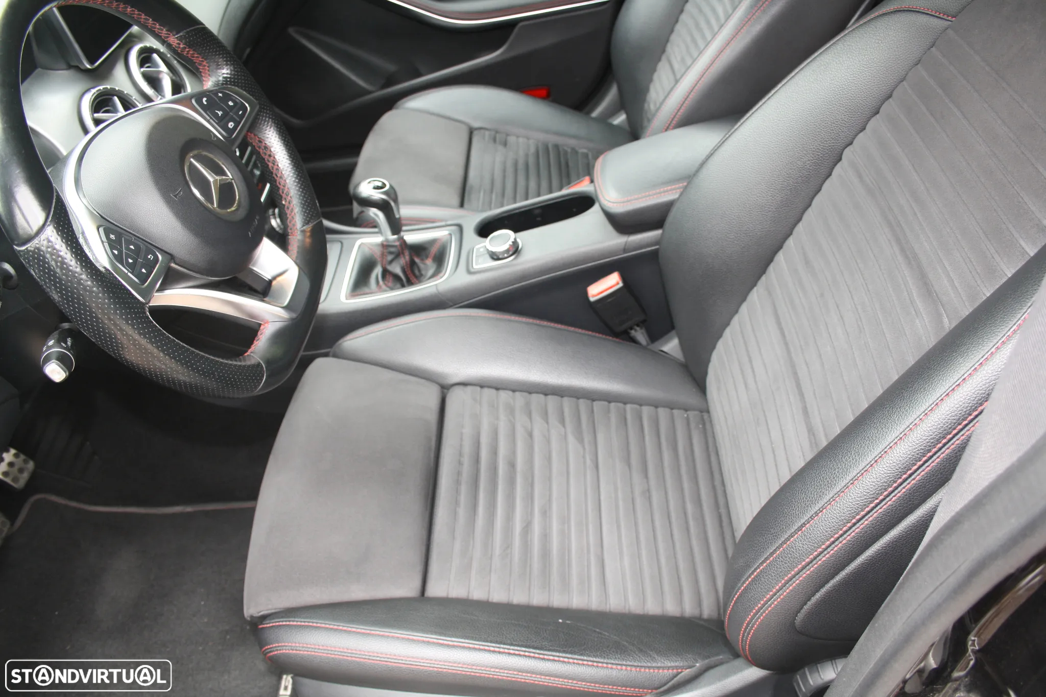 Mercedes-Benz CLA 180 d Shooting Brake AMG Line - 36