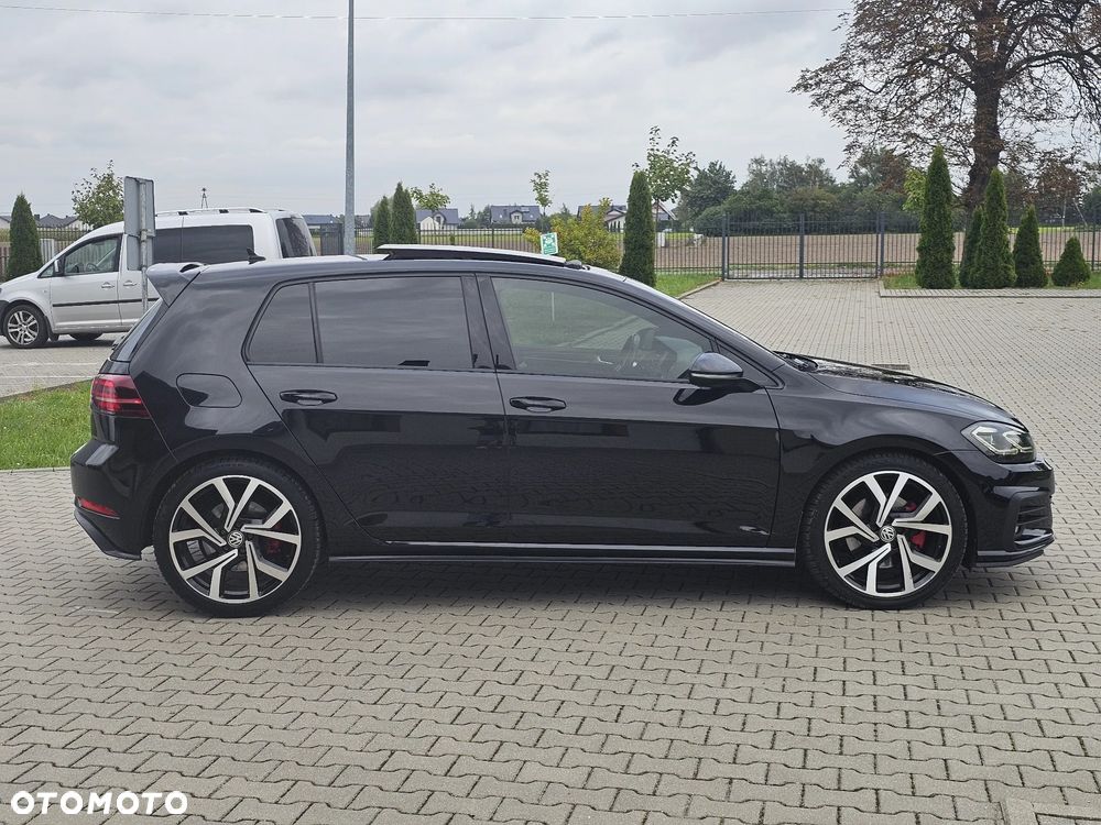 Volkswagen Golf - 8