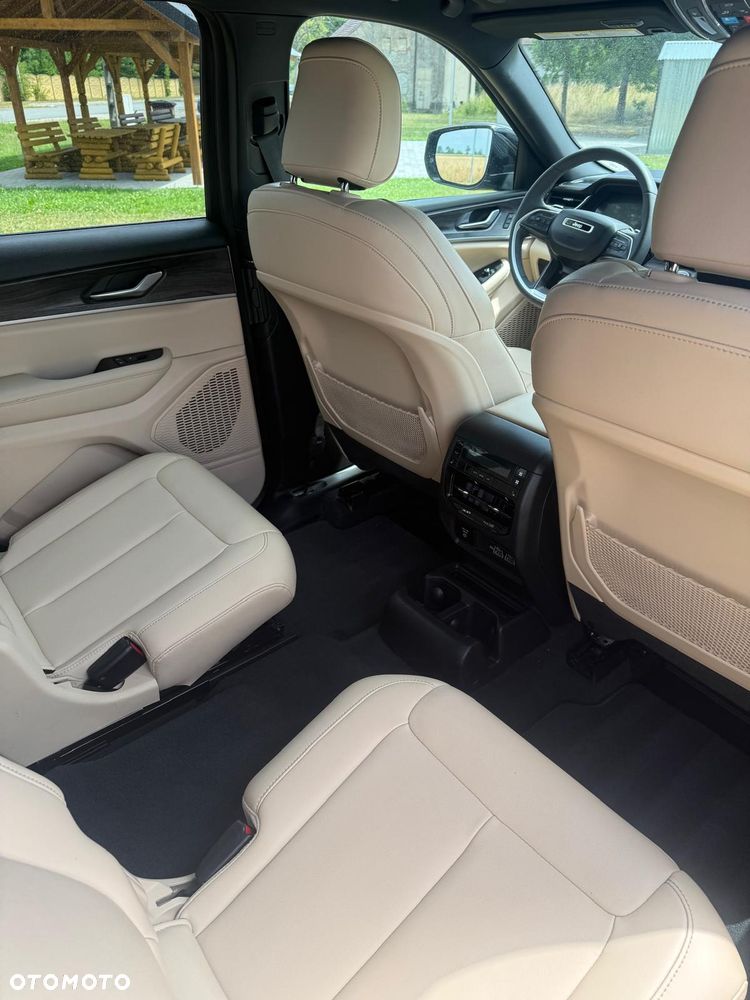 Jeep Grand Cherokee - 22