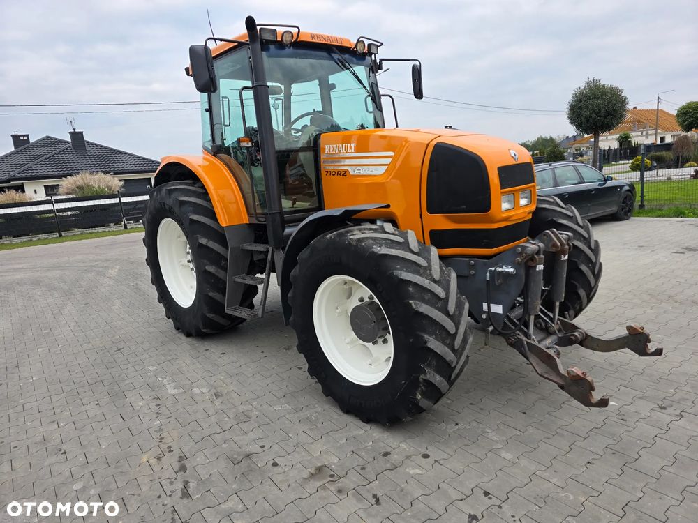 Renault Ares 710 - 2