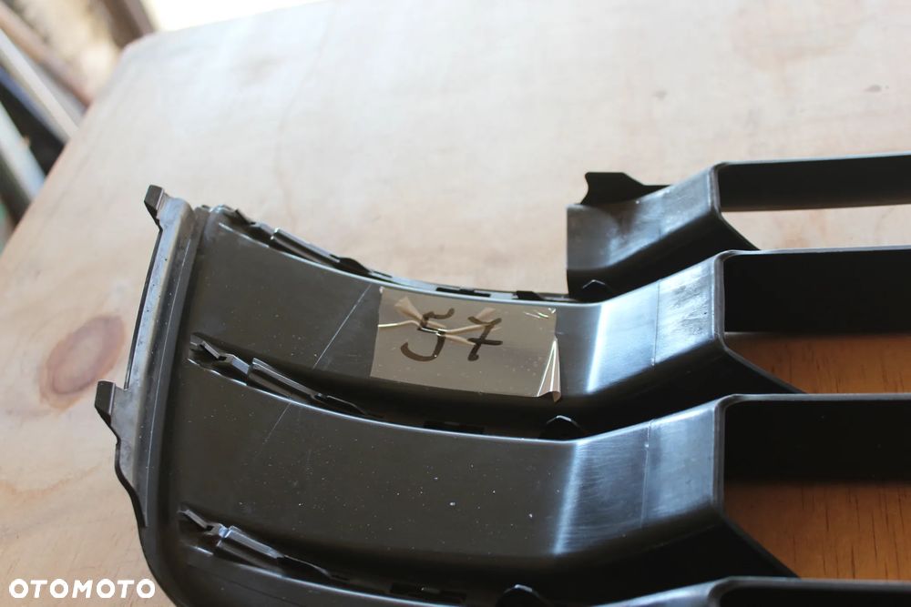 KRATKA ZDERZAKA PRAWA AUDI Q7 4M S-LINE 4M0807682D 2016 - 12