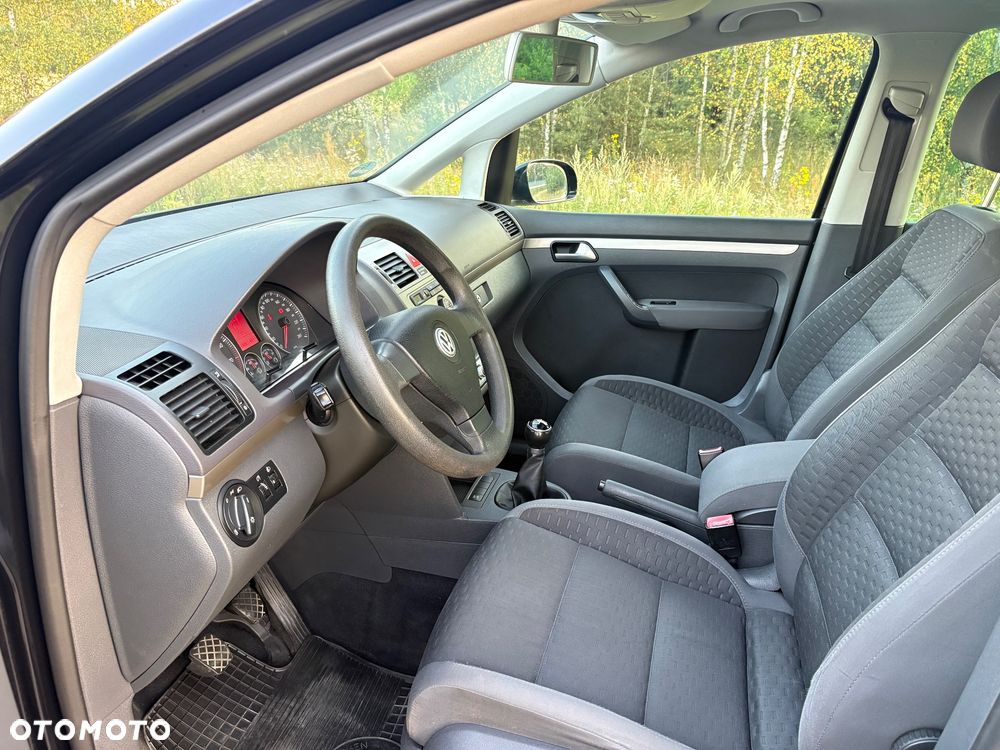 Volkswagen Touran - 22