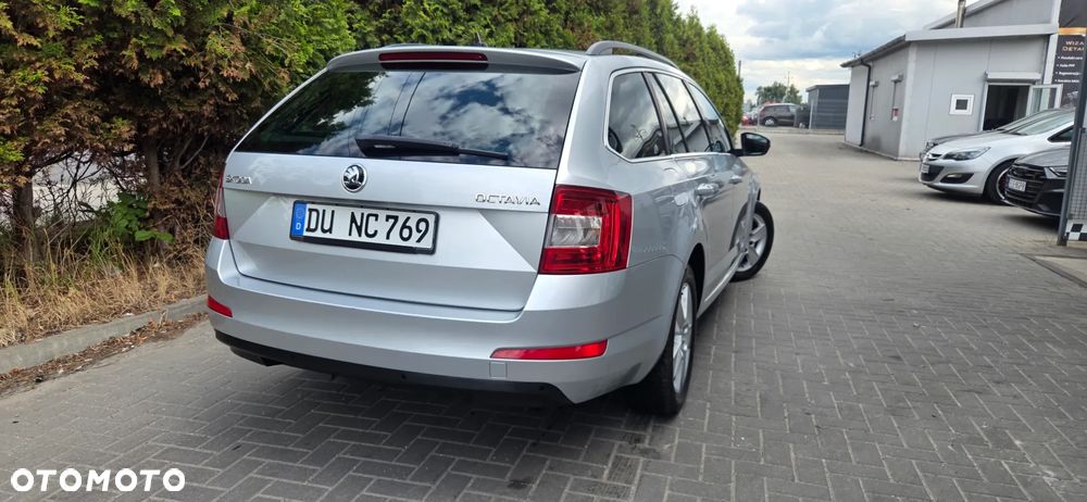 Skoda Octavia 1.6 TDI DPF Ambiente - 12