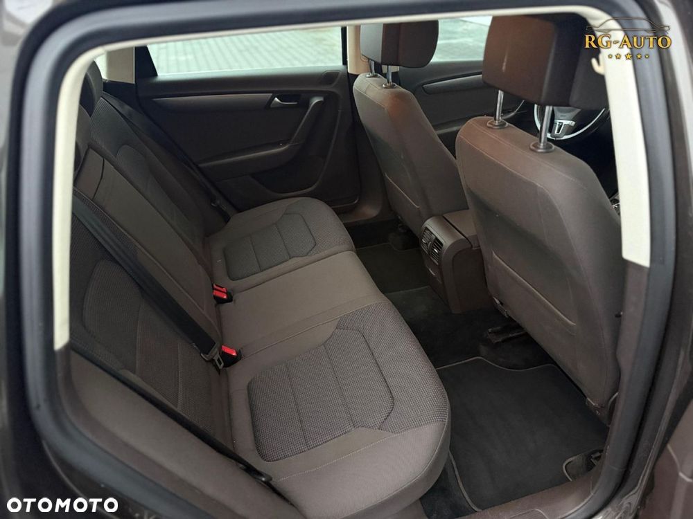 Volkswagen Passat - 20
