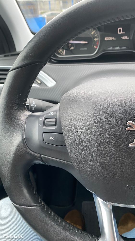 Peugeot 208 1.2 PureTech Signature - 28