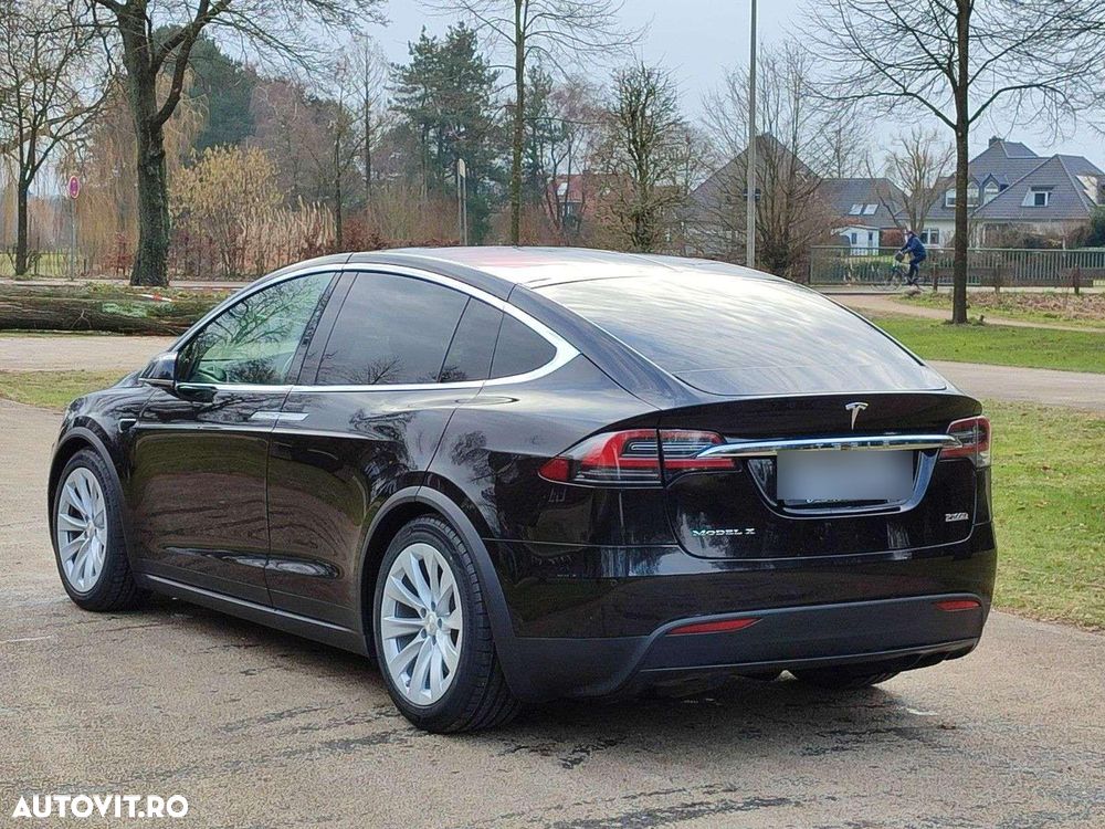 Tesla Model X - 2