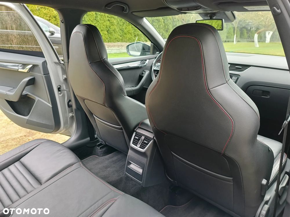 Skoda Octavia 2.0 TDI DSG RS - 33