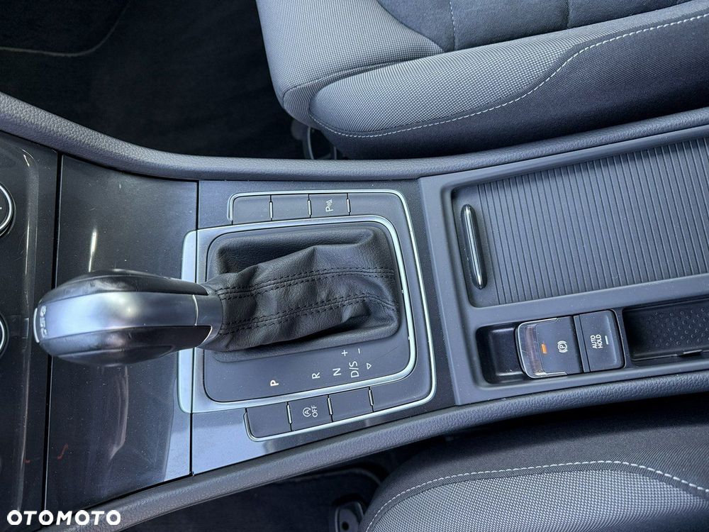 Volkswagen Golf - 23