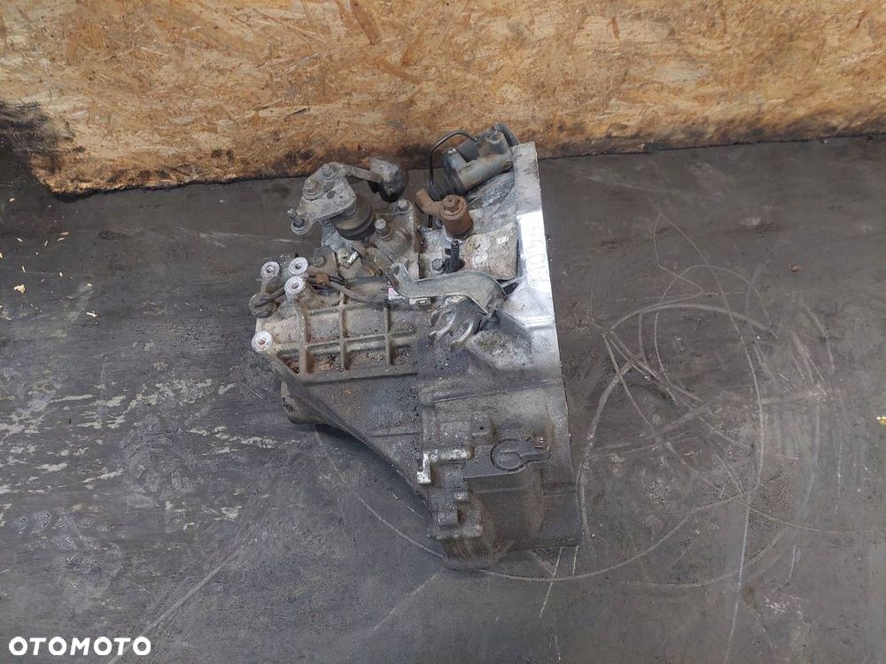 SKRZYNIA BIEGÓW TOYOTA YARIS II 1.3 16V MANUAL 5 BIEGÓW - 5