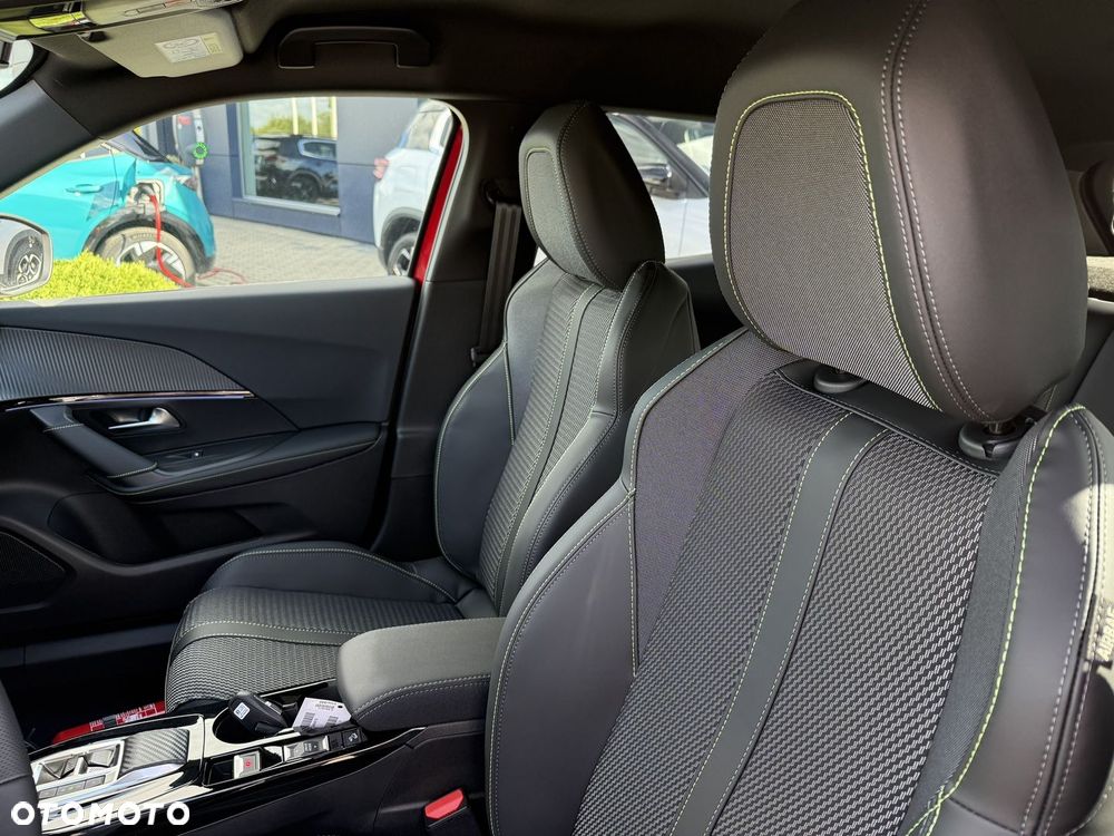 Peugeot 2008 PureTech mHEV GT e-DCS6 - 12