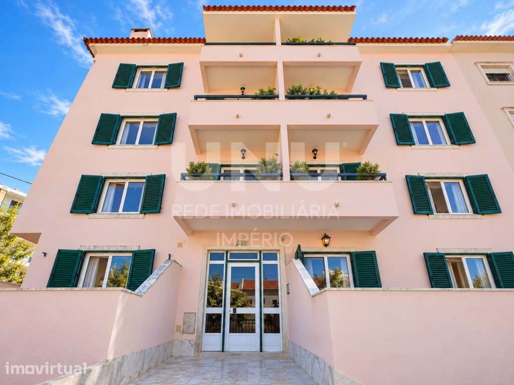Apartamento T2 com Box, Varanda e Lareira em Alcabideche - Grande imagem: 2/25