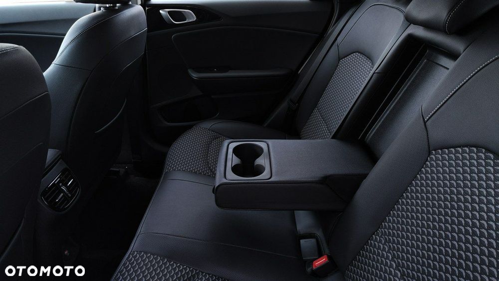 Kia Ceed - 14