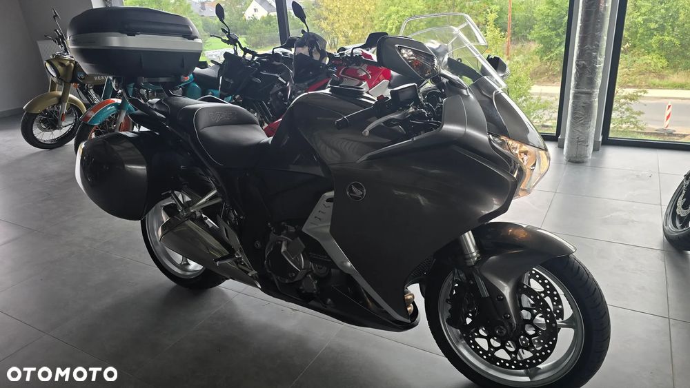 Honda VFR - 4