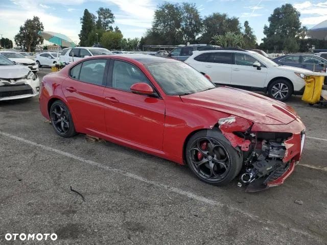 Alfa Romeo Giulia - 4