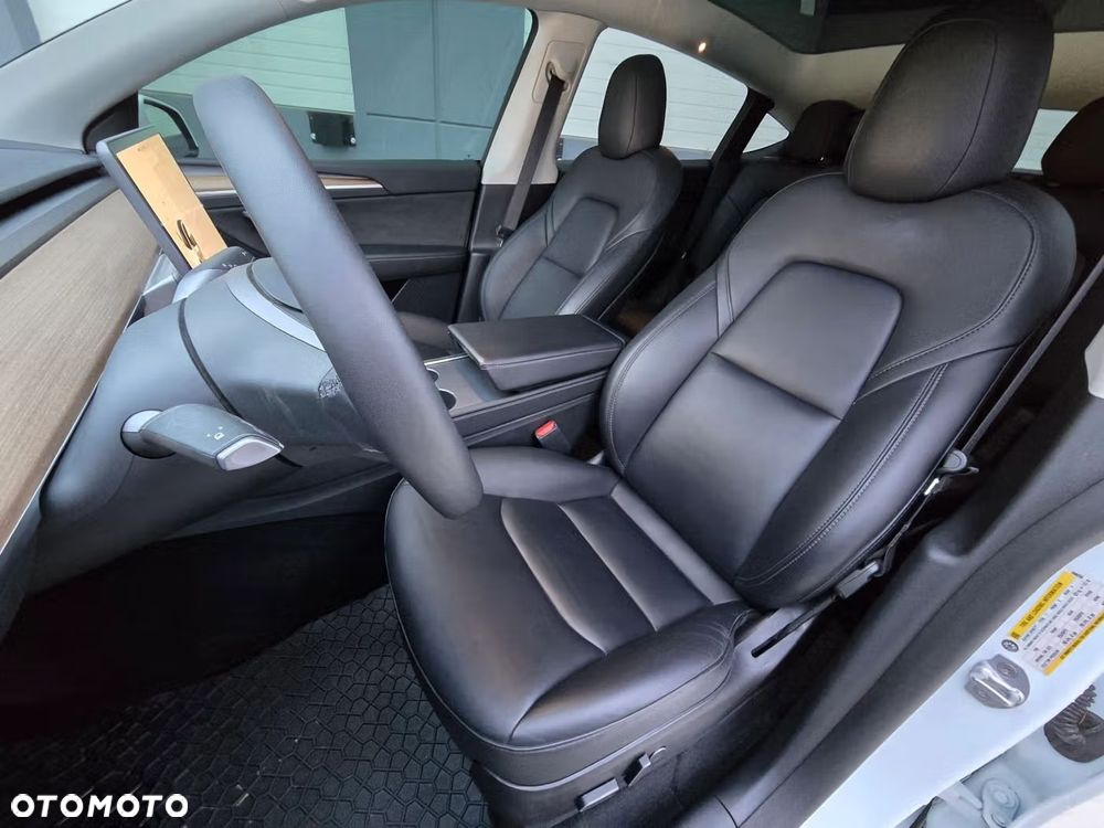 Tesla Y Long Range Dual Motor AWD - 9