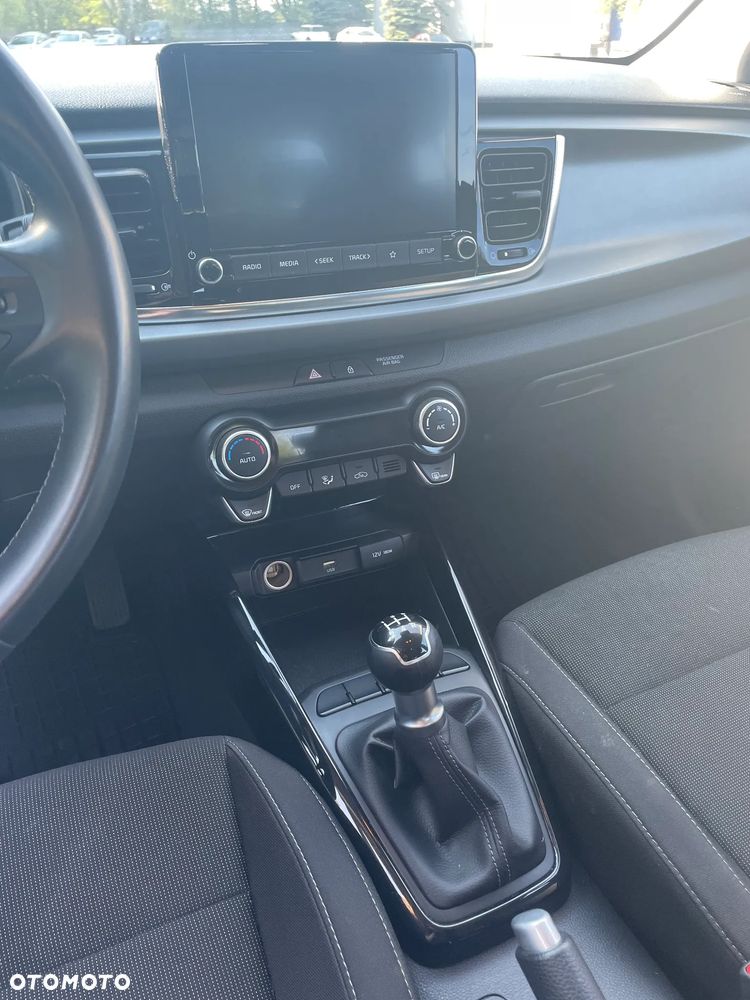 Kia Rio 1.2 L - 3