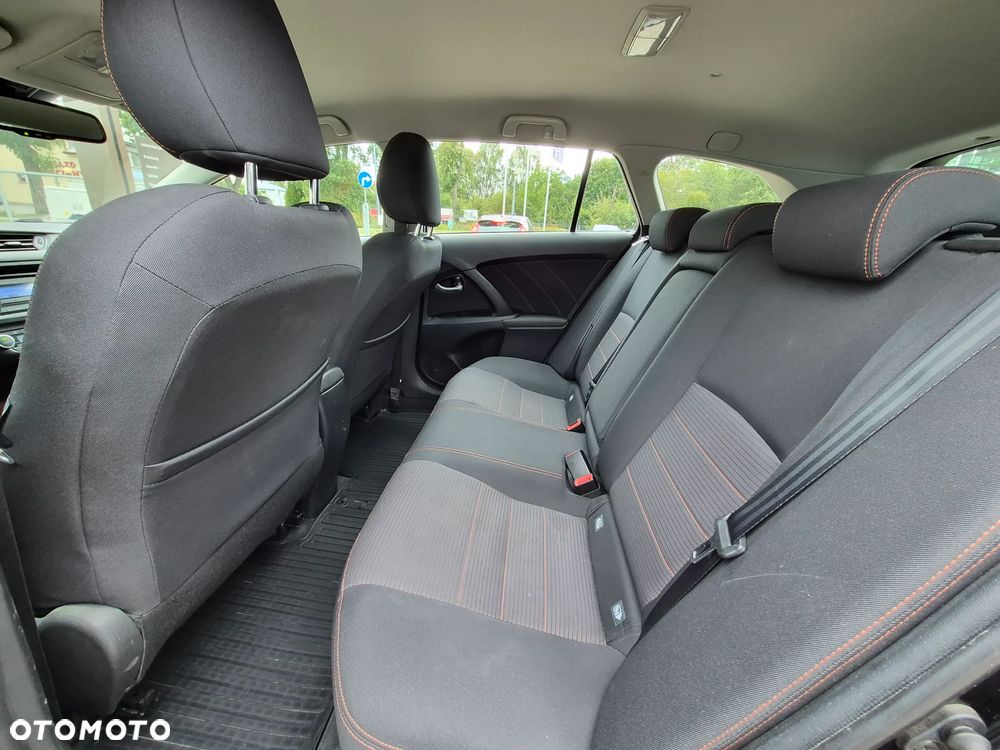 Toyota Avensis 1.8 Premium - 18