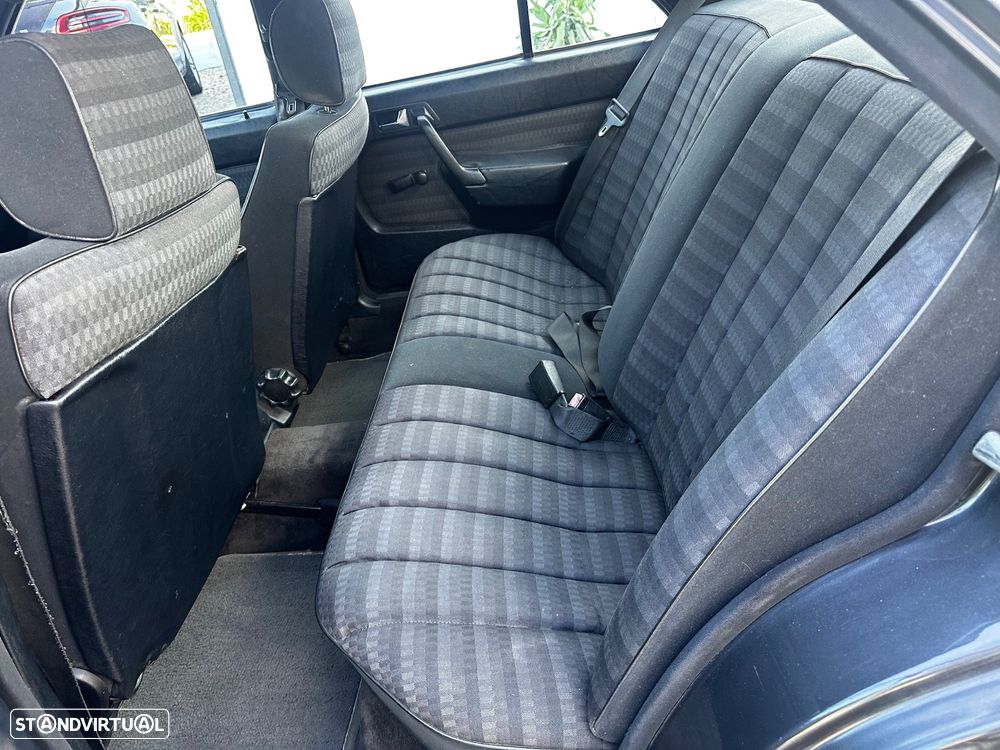 Mercedes-Benz W201 (1982-1993) 190 D 2.0 - 28