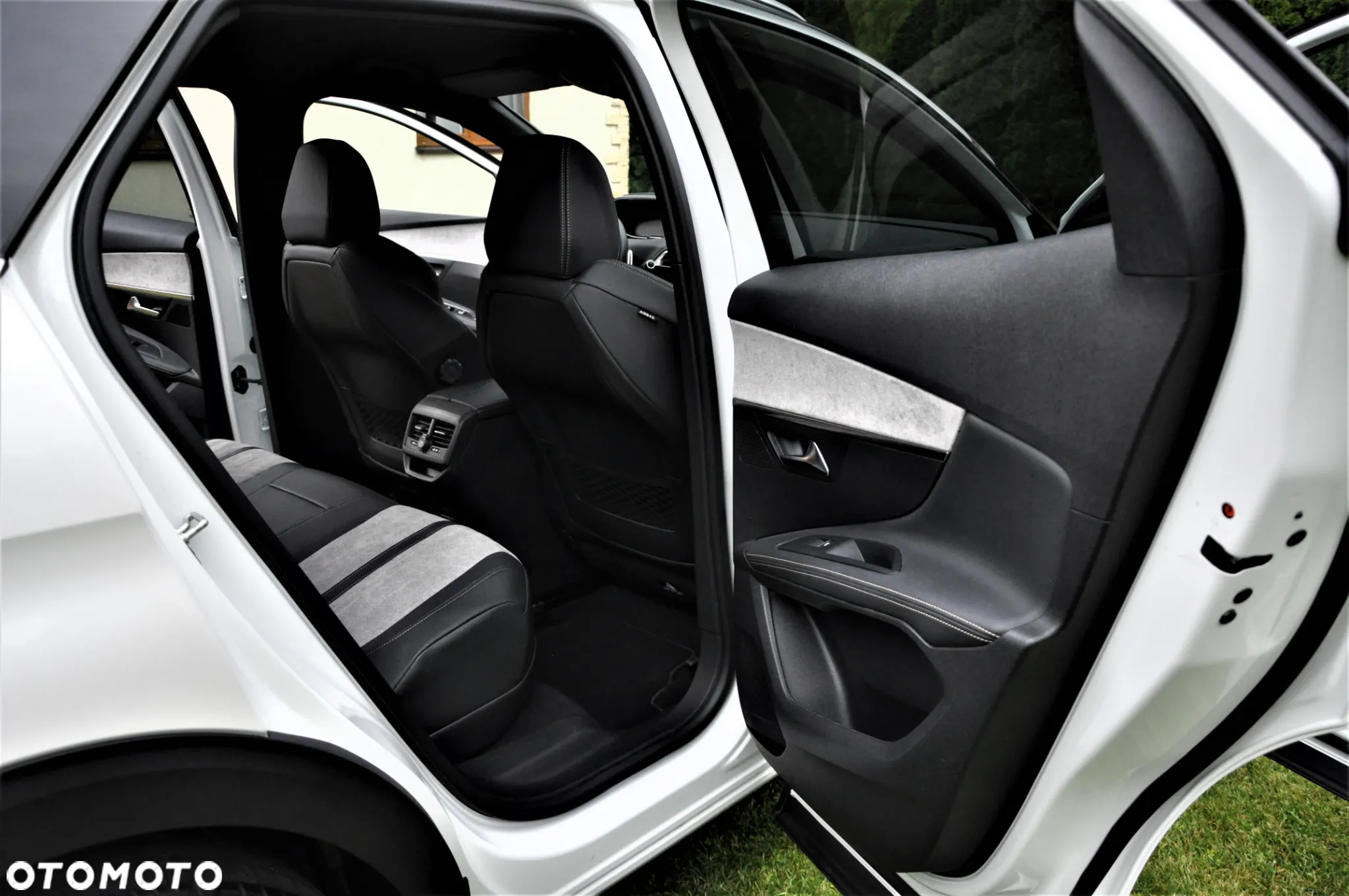 Peugeot 3008 1.6 PureTech HYbrid GT Line S&S EAT8 - 8