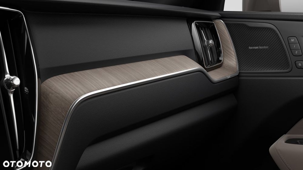 Volvo XC 60 T6 Plug-In Hybrid AWD Ultra Dark - 7