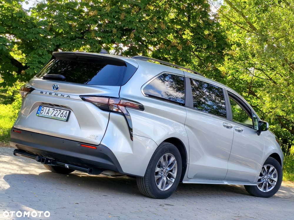 Toyota Sienna - 4