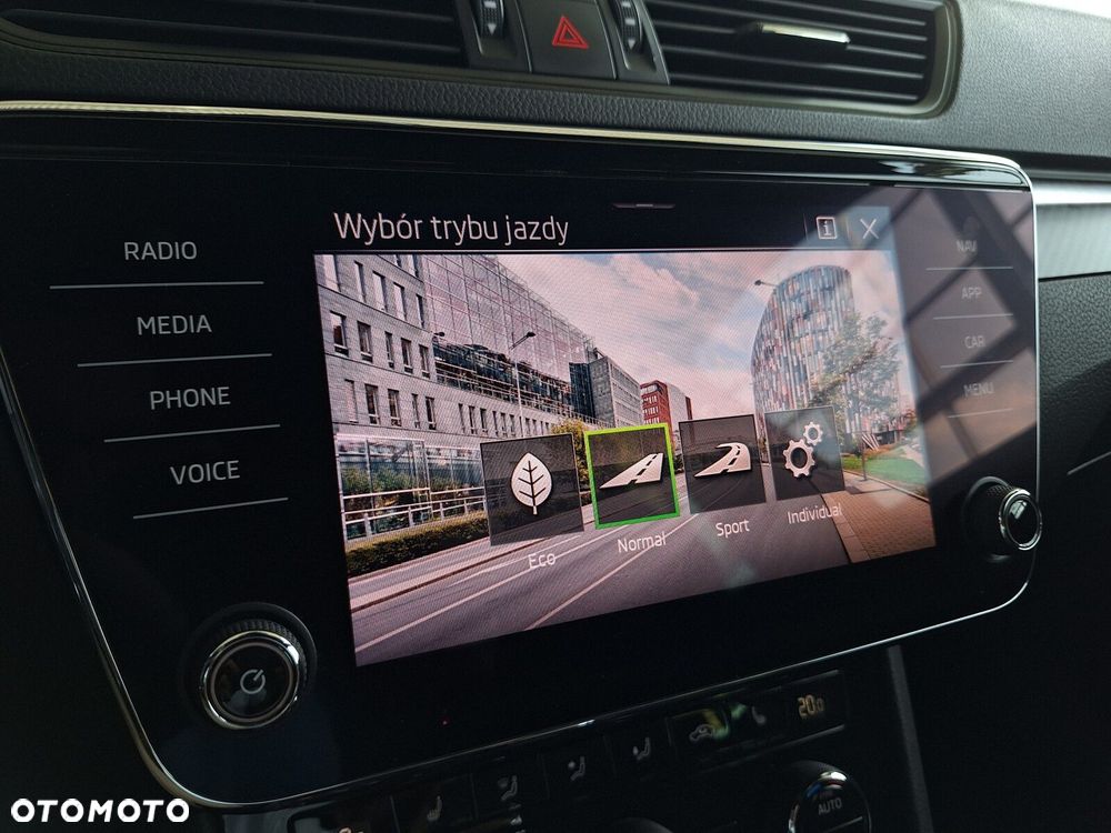 Skoda Superb 2.0 TDI SCR Sportline DSG - 31