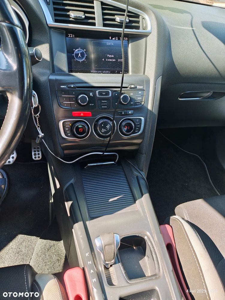 Citroën DS4 e-HDi 110 EGS6 SoChic - 4