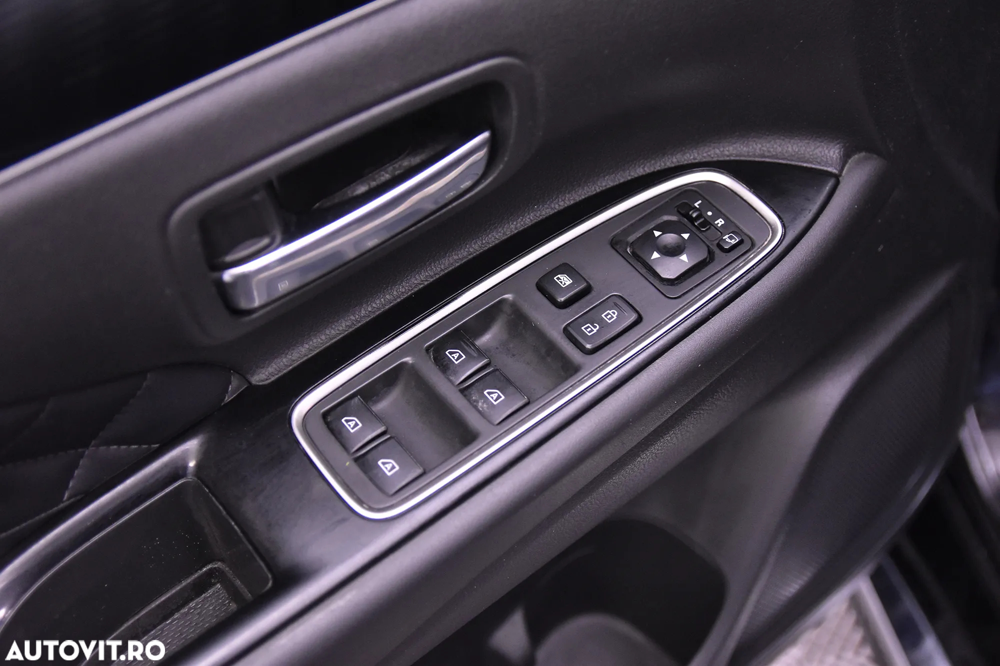 Mitsubishi Outlander - 14
