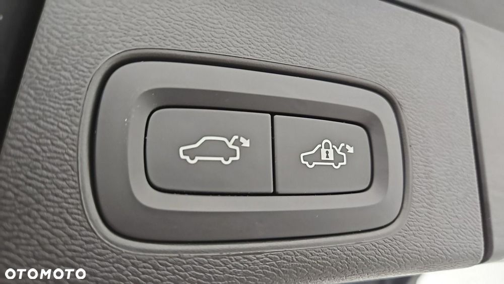Volvo XC 60 B4 B Plus Dark - 25