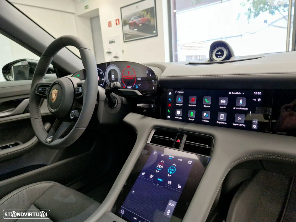 Porsche Taycan Sport Turismo - 24