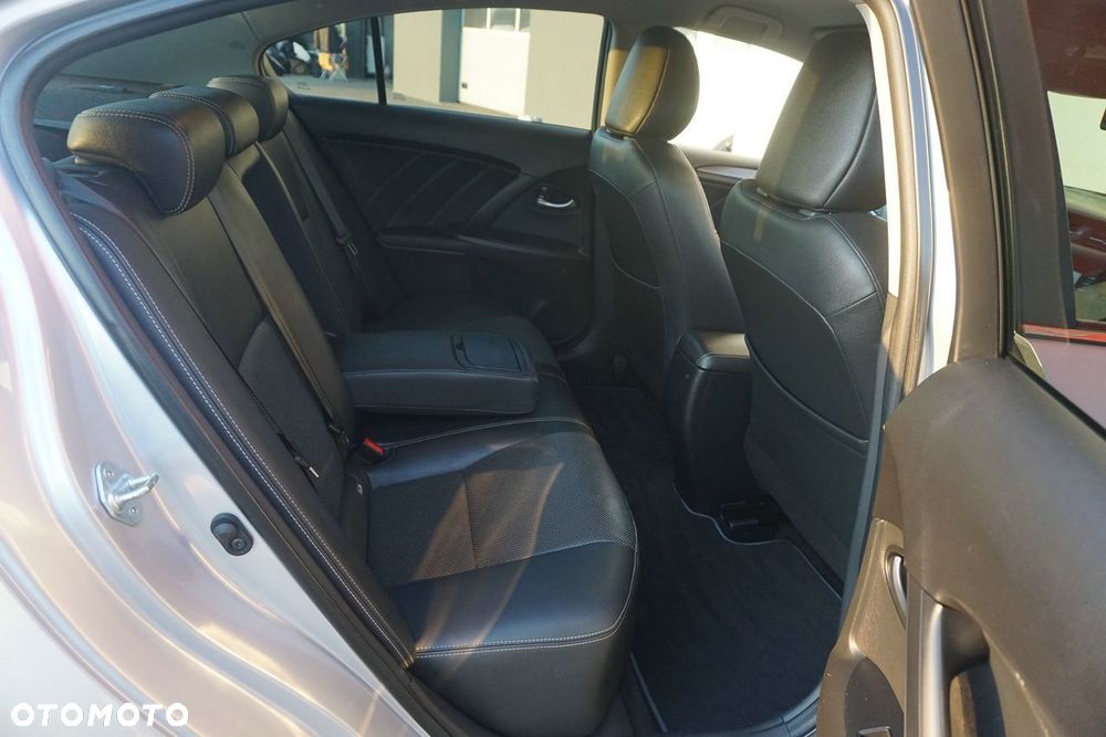 Toyota Avensis 2.0 D-4D Premium - 24