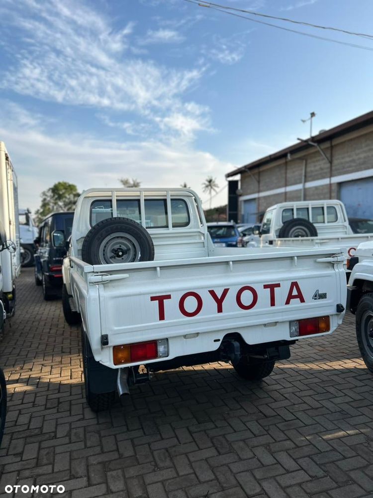 Toyota Land Cruiser - 6