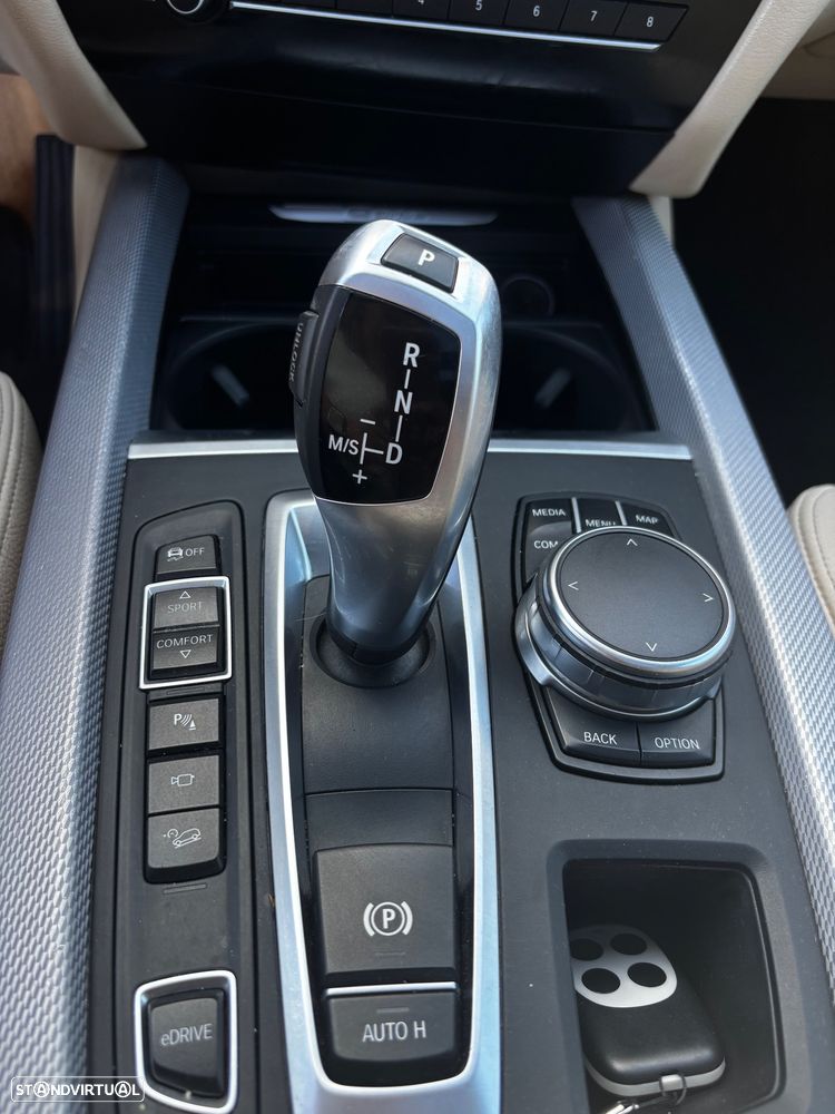 BMW X5 xDrive40e — fotografia 11