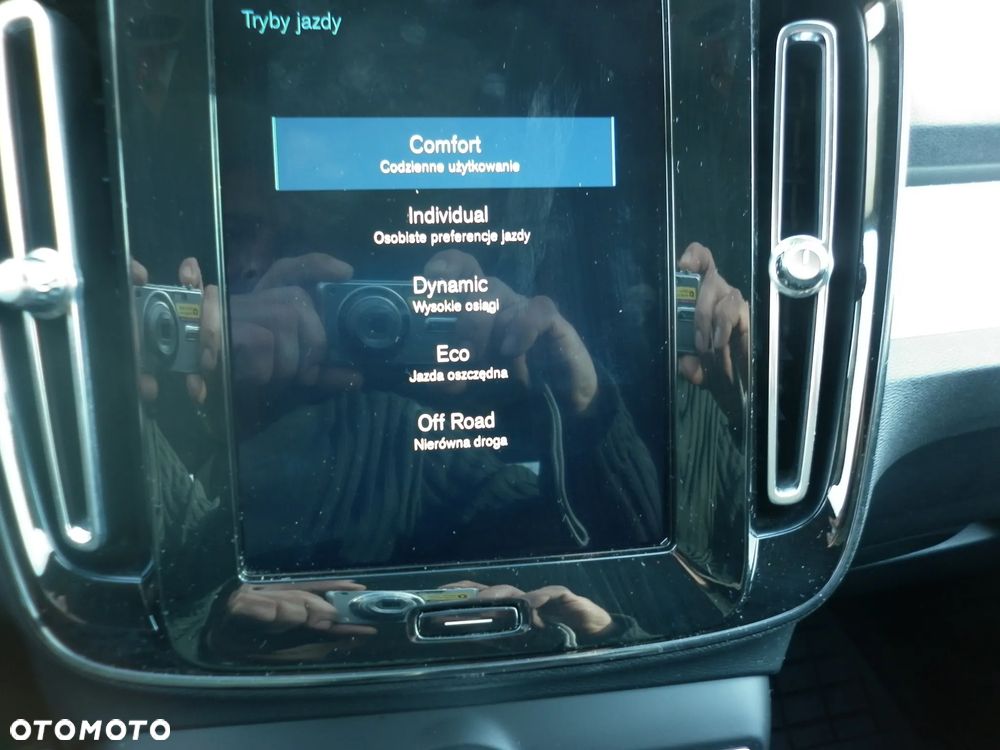 Volvo XC 40 D3 AWD Geartronic Momentum Pro - 24