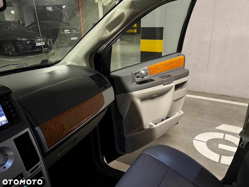 Chrysler Town & Country 4.0 Limited - 25