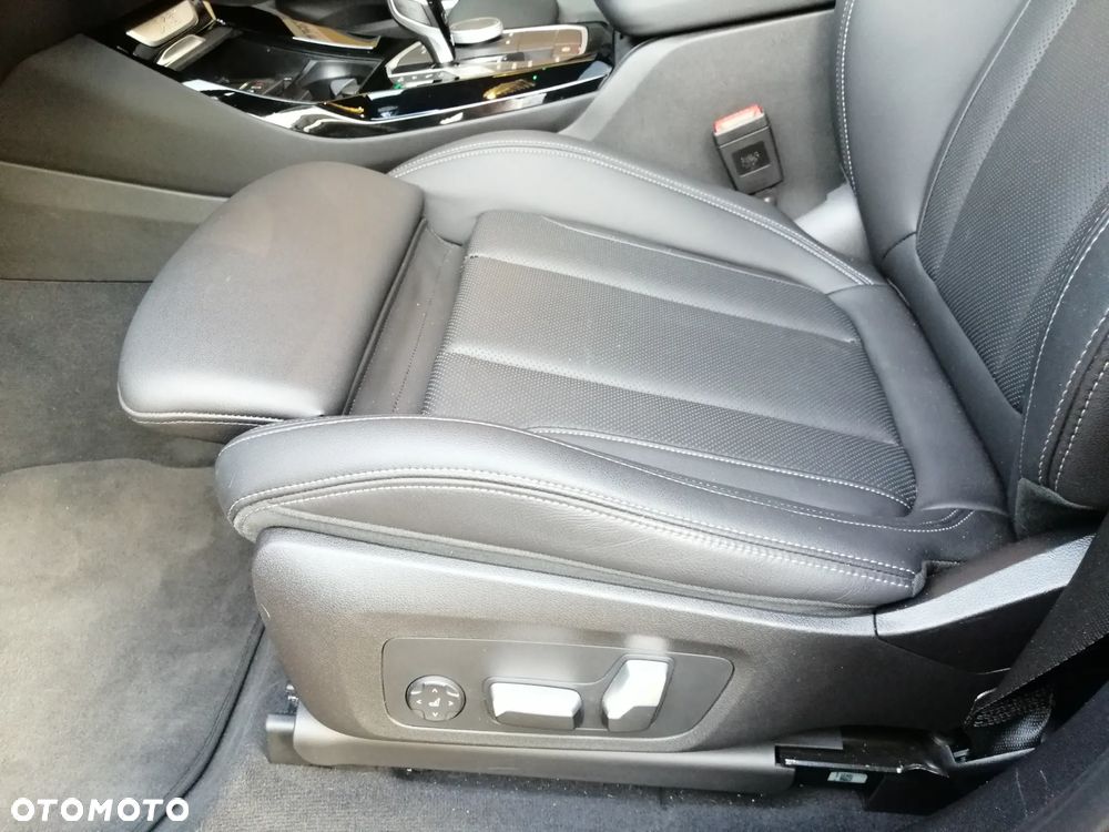 BMW X3 xDrive30i Advantage - 22