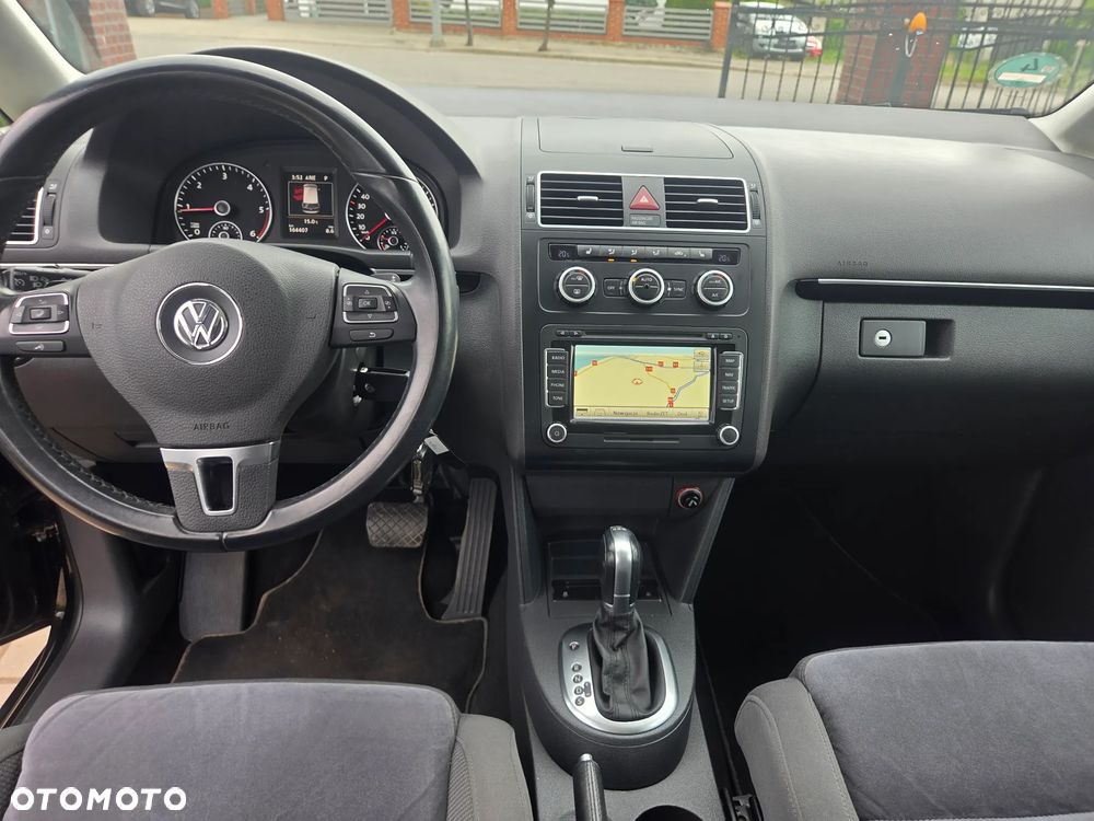 Volkswagen Touran - 10