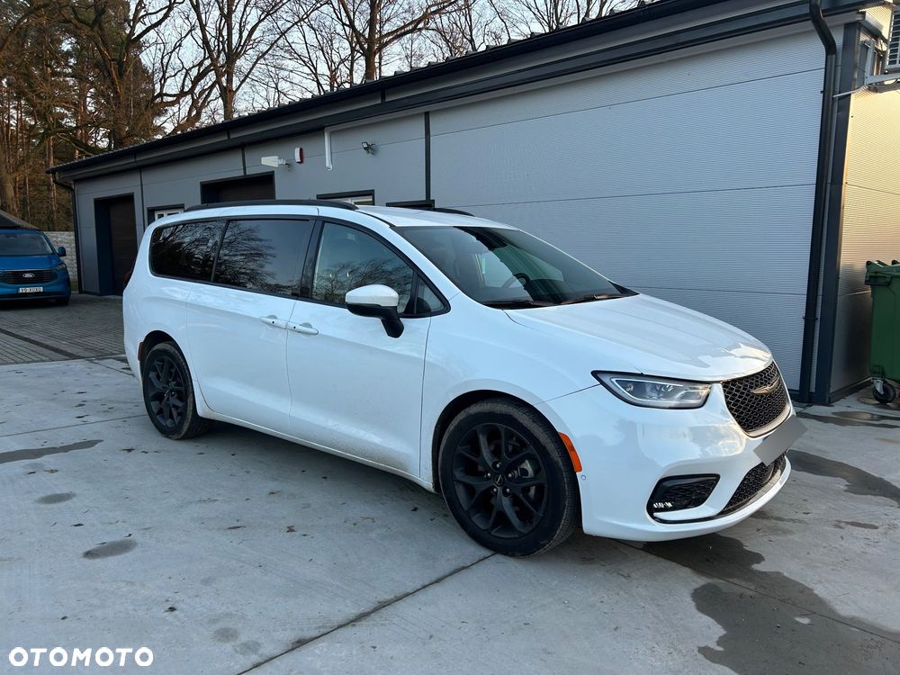 Chrysler Pacifica - 1