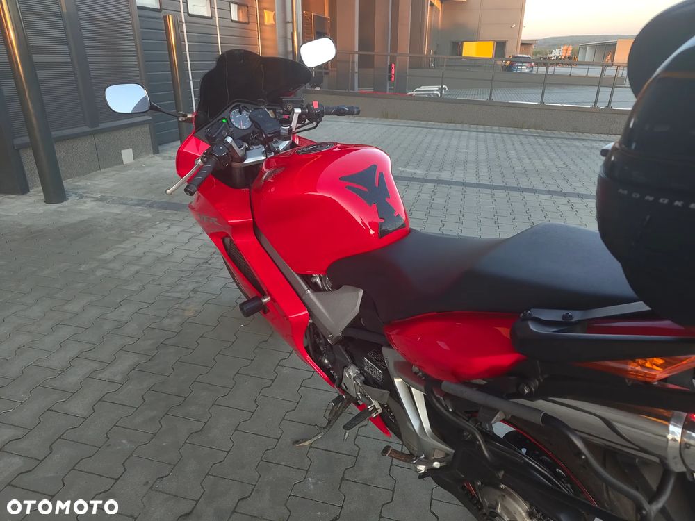Honda VFR - 8