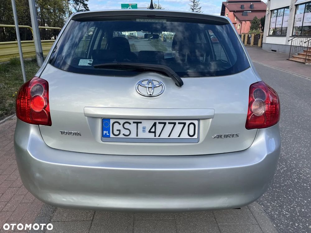 Toyota Auris 1.4 D-4D - 5