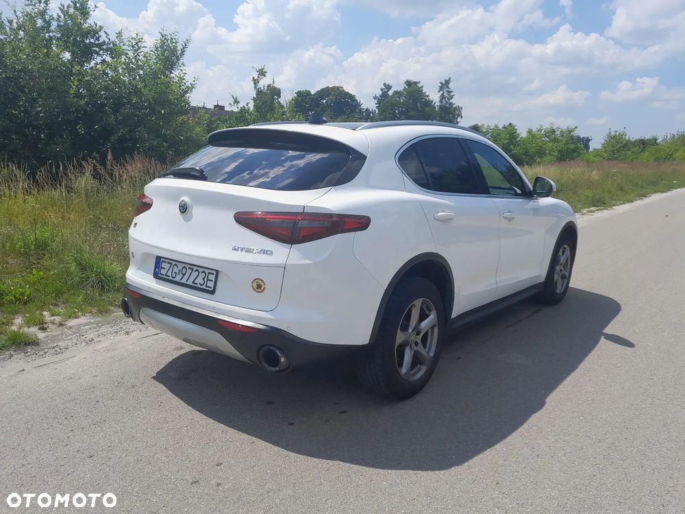 Alfa Romeo Stelvio 2.0 Turbo 16V AT8-Q4 Executive - 6
