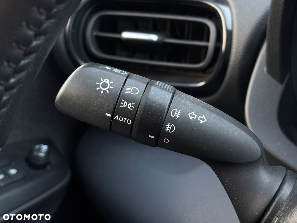 Toyota Yaris - 25